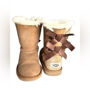 UGG Girls Boots Size 11–Cream–Shearling Interior